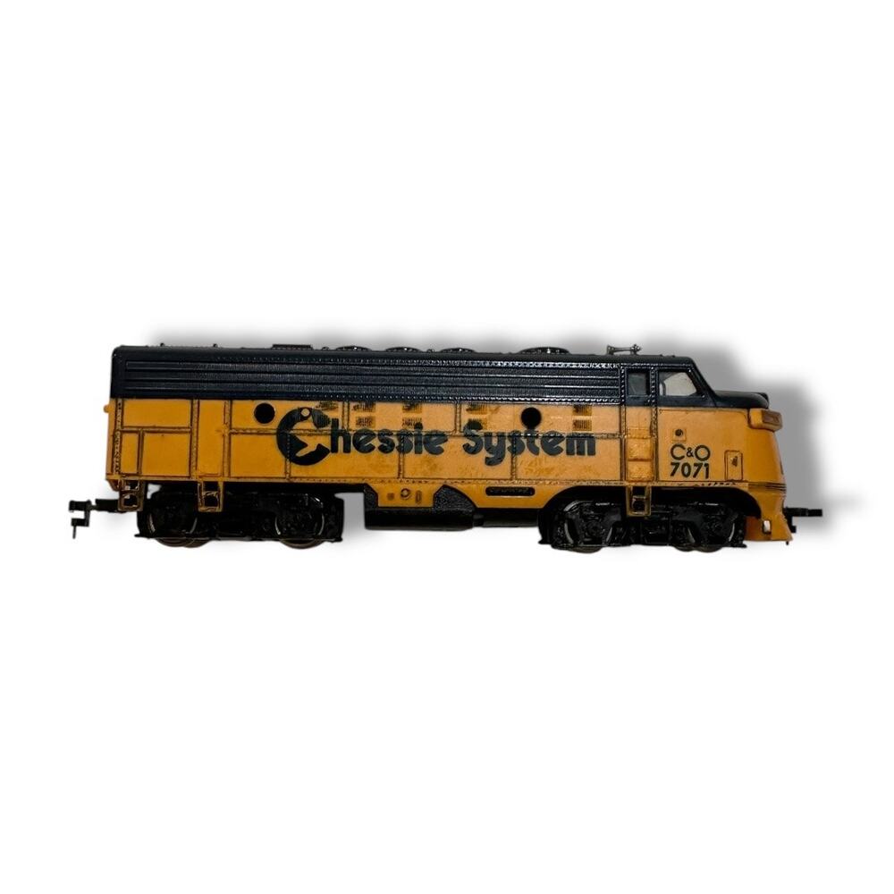 Bachmann HO Scale Chessie System C&O 7071 Diesel Locomotive Engine